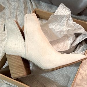 Steve Madden darryn boots. Size 9